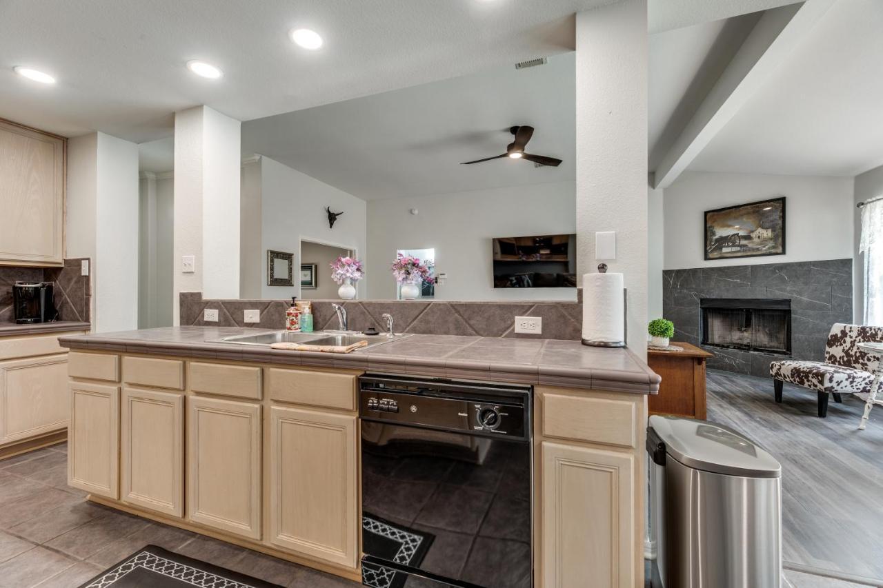 Spacious 5 Bdrm Home Mins To Wineries With Private Pool And Hot Tub! Johnson City Exterior foto